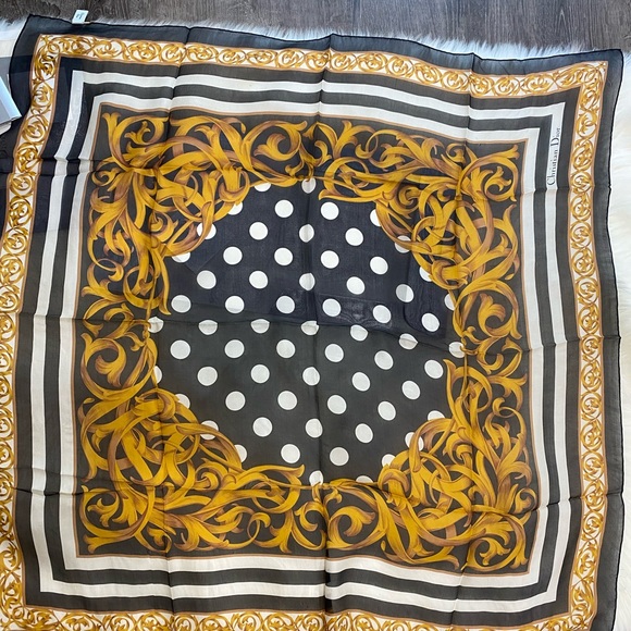 Authentic vintage Dior scarf - Picture 3 of 10